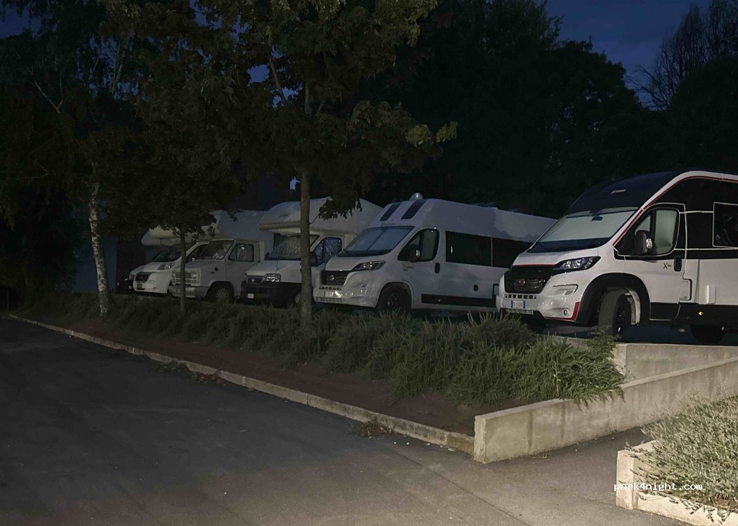 (62028) Sarnano - 9 Via G. Gavasci — foto