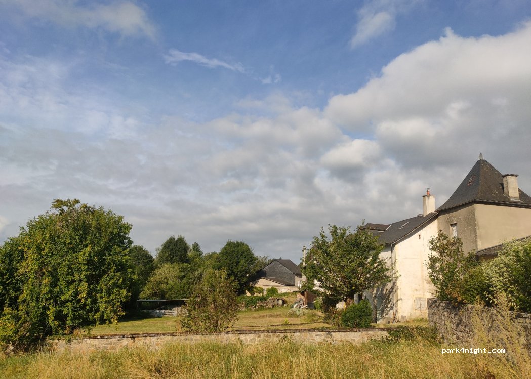 (15270) Lanobre - 152 Place de l'Église — foto