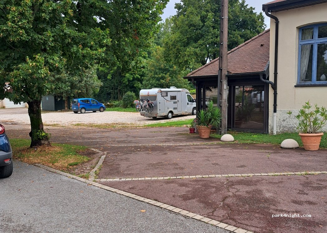 (70700) Gy - 2 Place de la Mairie — foto