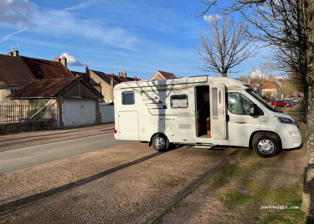 (58210) Varzy - 7-9 Rue Jacques Amiot — foto