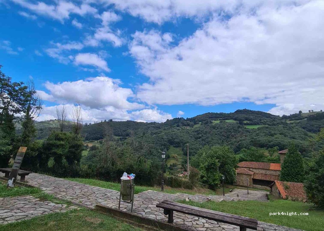 (33615) Asturias - 25 Caserio Martires — foto