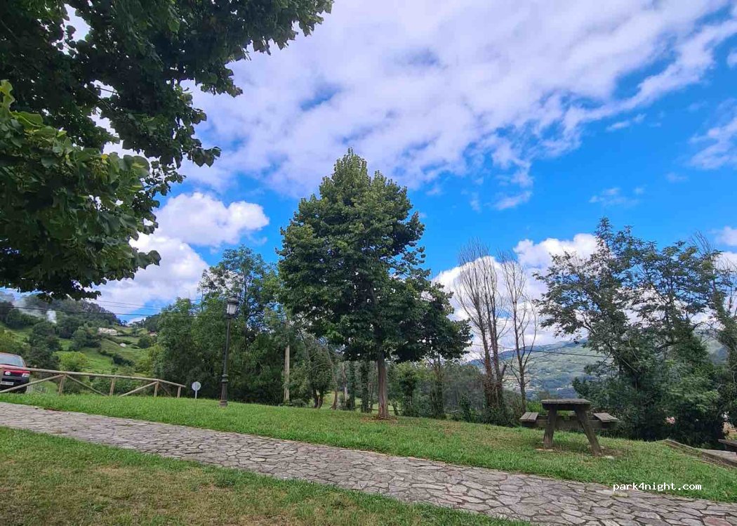(33615) Asturias - 25 Caserio Martires — foto 4