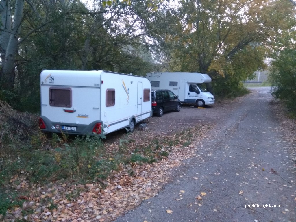 (691 88) Milovice - 421 — foto 2