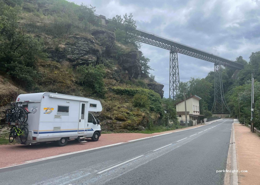 (03800) Saint-Bonnet-de-Rochefort - 4 Chemin de l'Ïle de Rouzat — foto