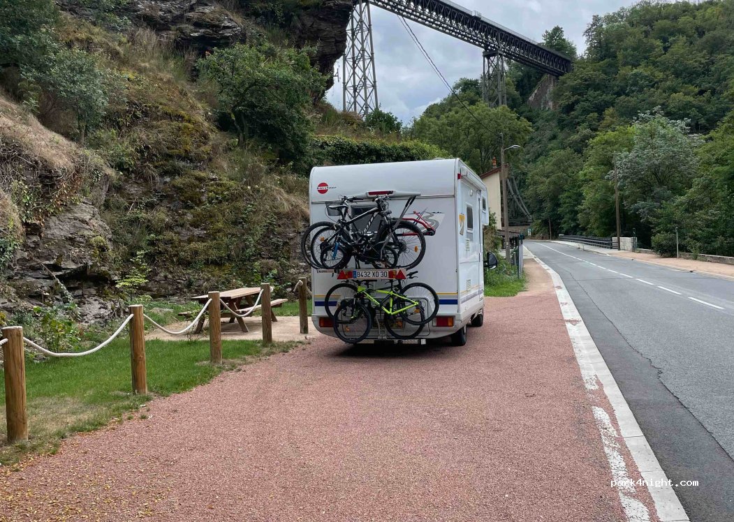 (03800) Saint-Bonnet-de-Rochefort - 4 Chemin de l'Ïle de Rouzat — foto 2