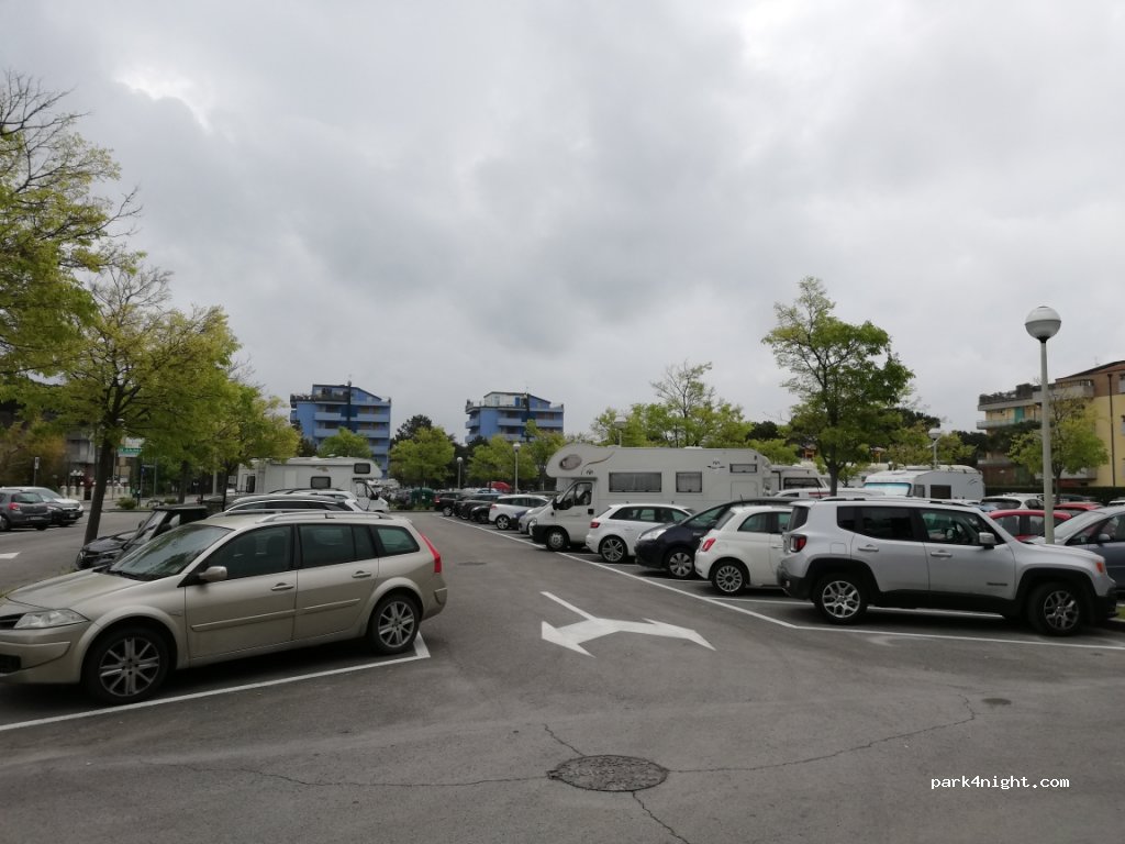 (48015) Cervia - 22 Piazzale Val di Fiemme — foto