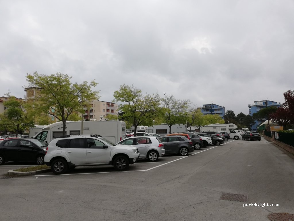 (48015) Cervia - 22 Piazzale Val di Fiemme — foto 2