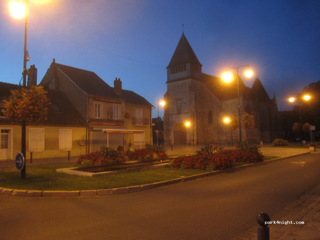 Aire de camping-cars Dun-sur-Auron — foto 3