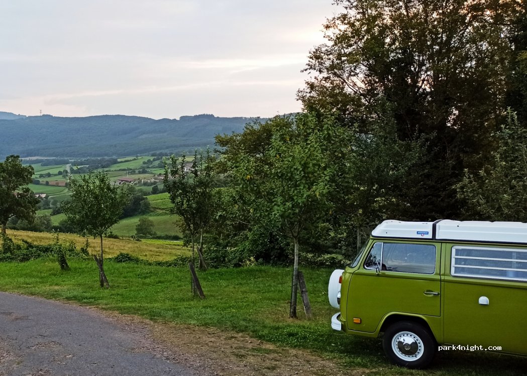 (71960) Berzé-le-Châtel -  Les Brosses — foto