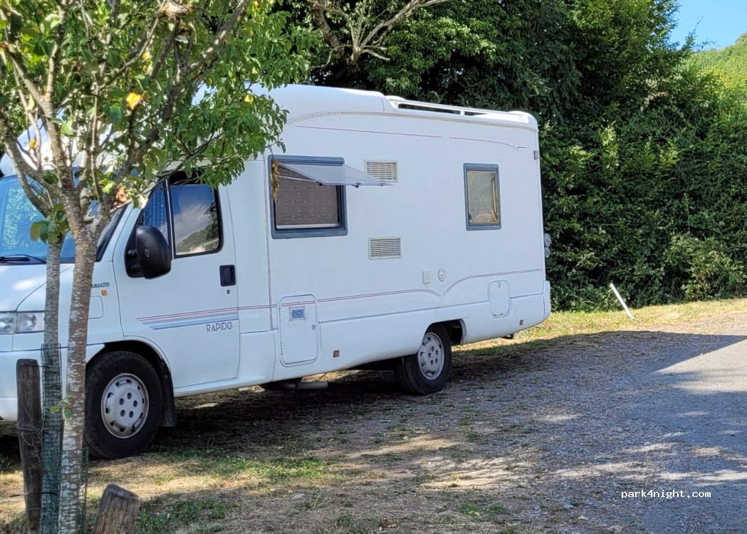 (71960) Berzé-le-Châtel -  Les Brosses — foto 2