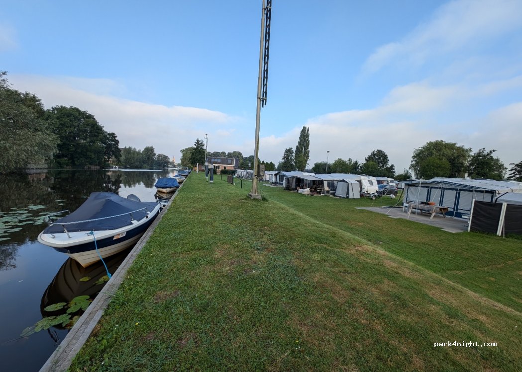 IJsclub / Camping Oud-Alblas — foto 3