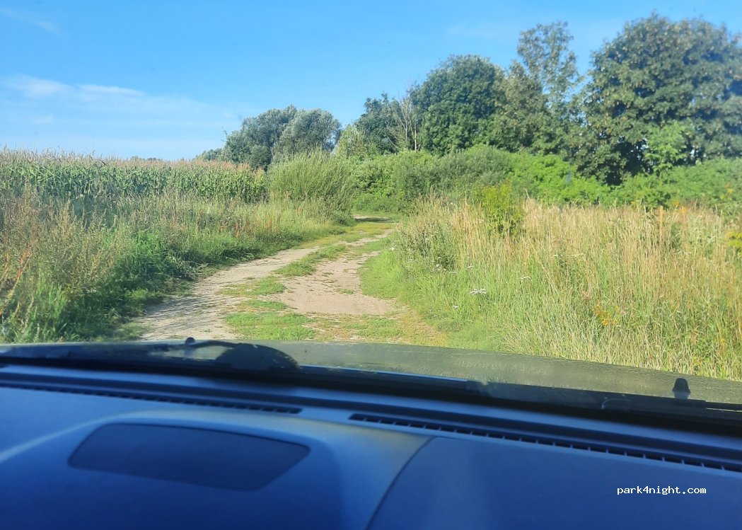 (11-200) Czerwona Górka - Unnamed Road — foto 2