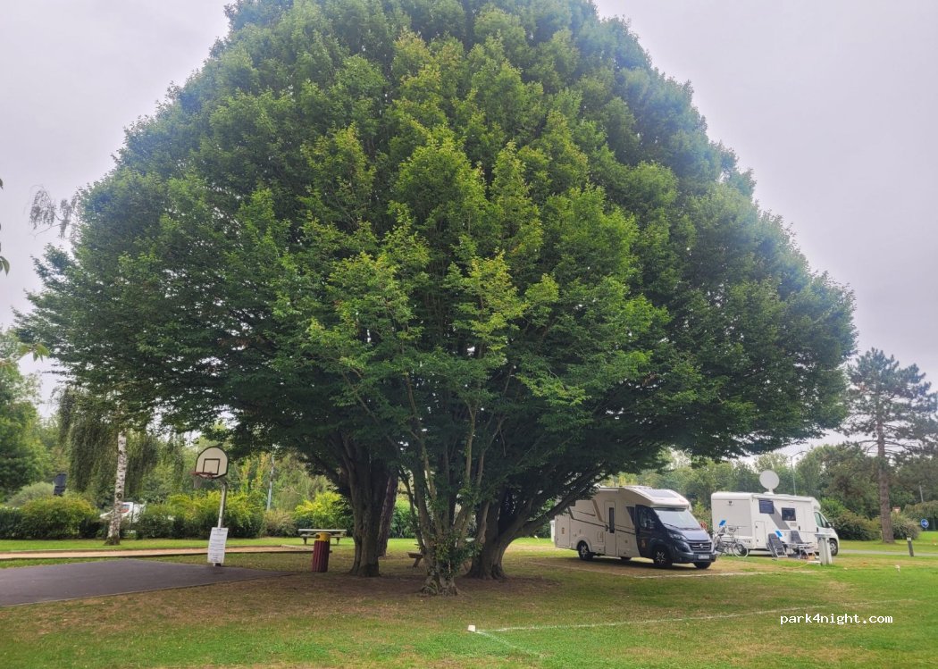 Camping Municipal / Auberge de Jeunesse de Saint-Quentin — foto 3