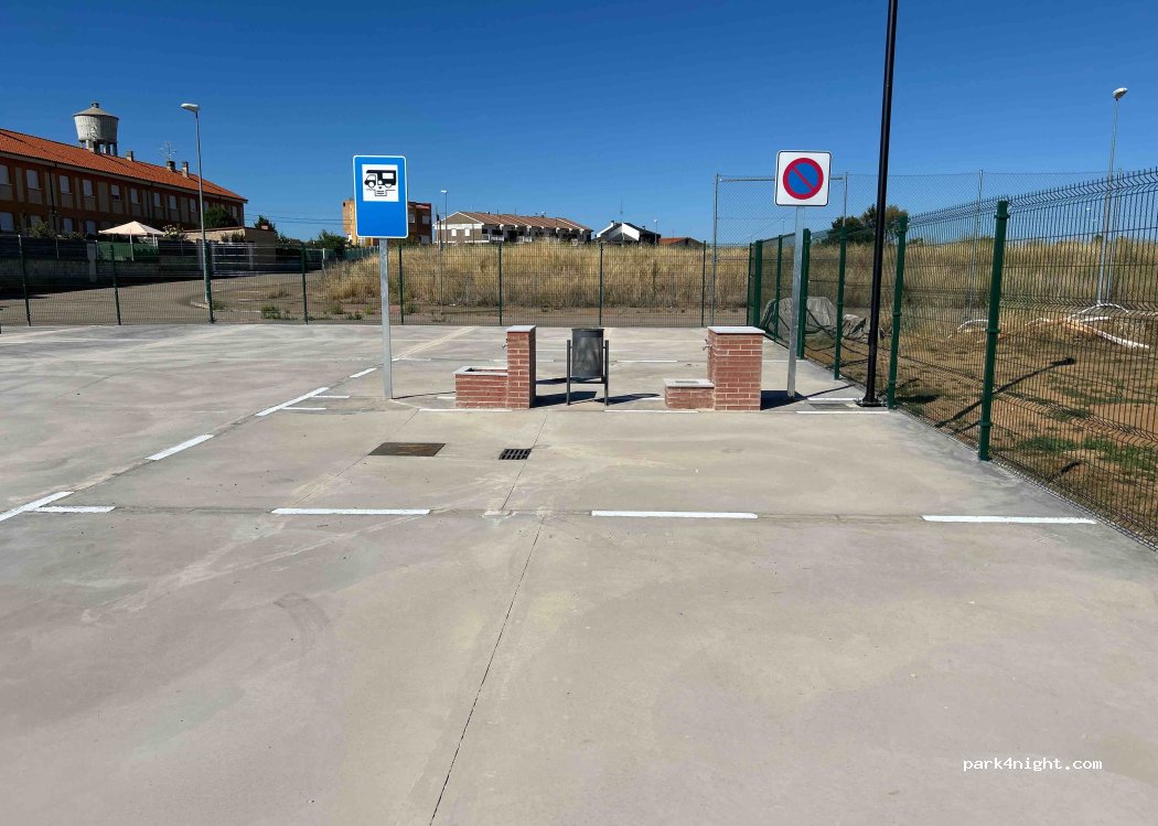 Area Sosta Autocaravanas La Bañeza — foto 2