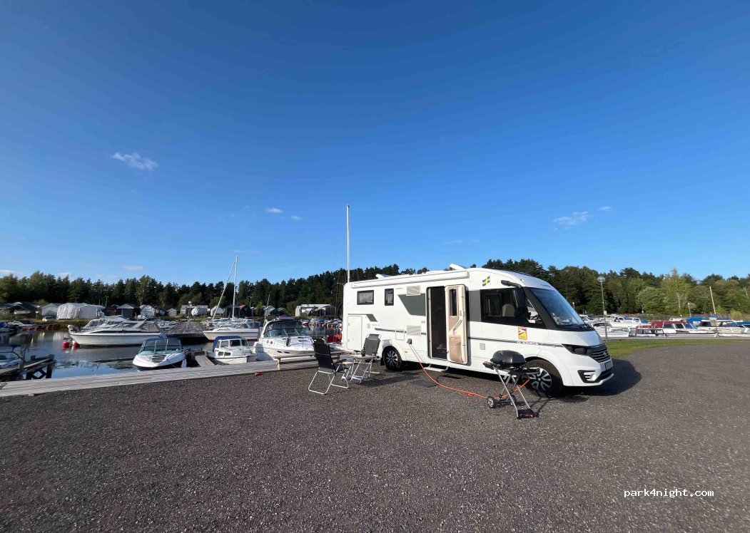 (573 43)  - 1 Småbåtsvägen — foto