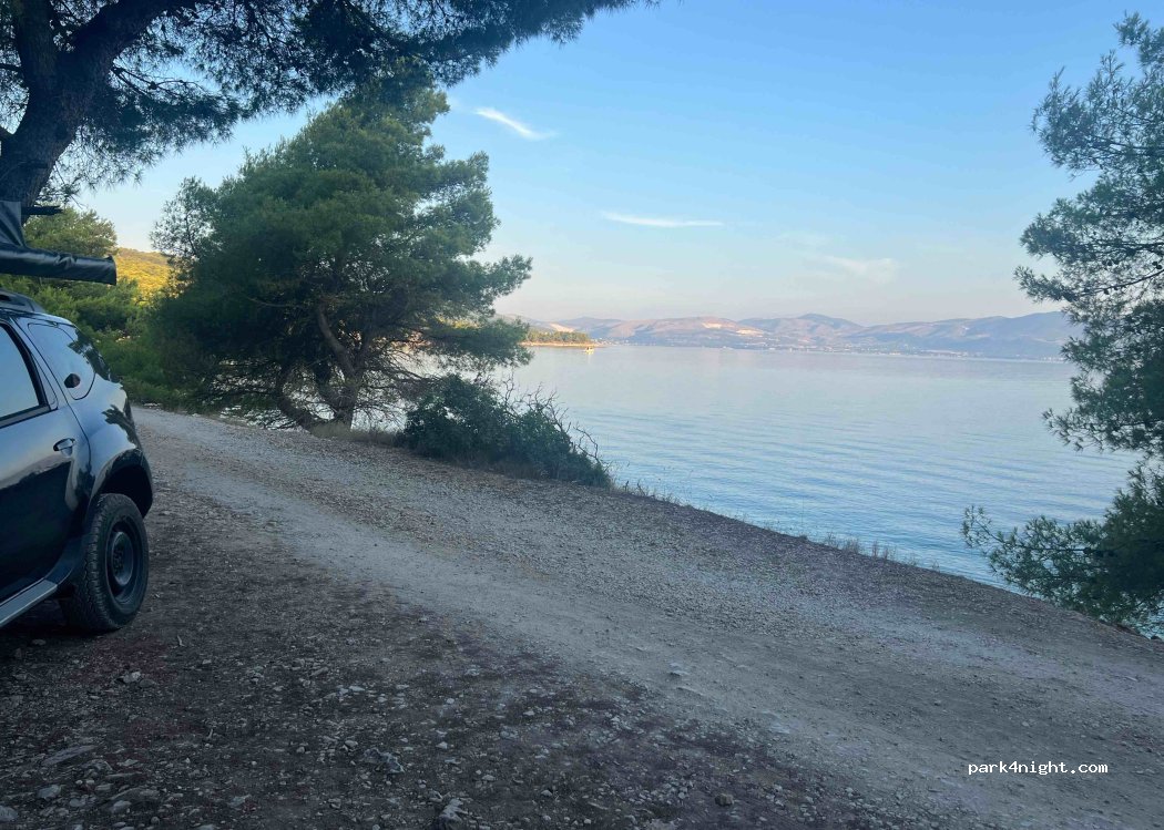 (21224) Slatine - Unnamed Road — foto