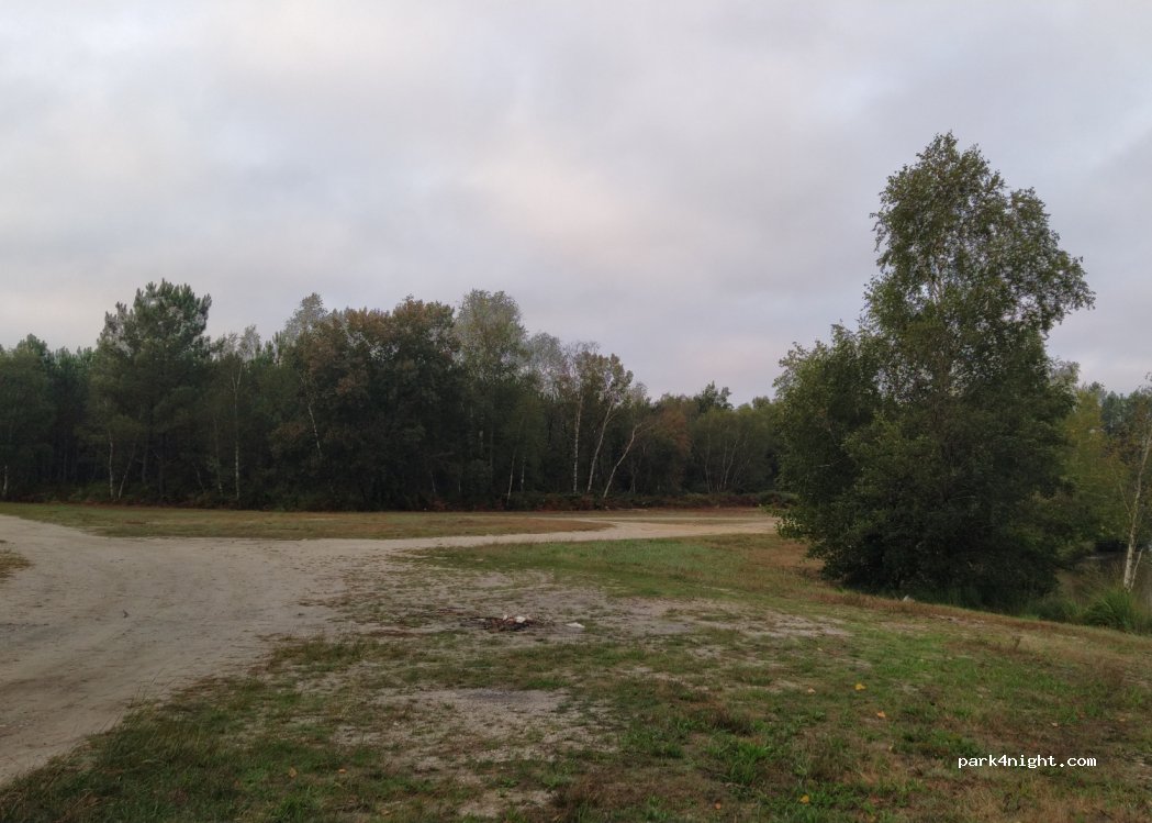 (33620) Laruscade - Unnamed Road — foto