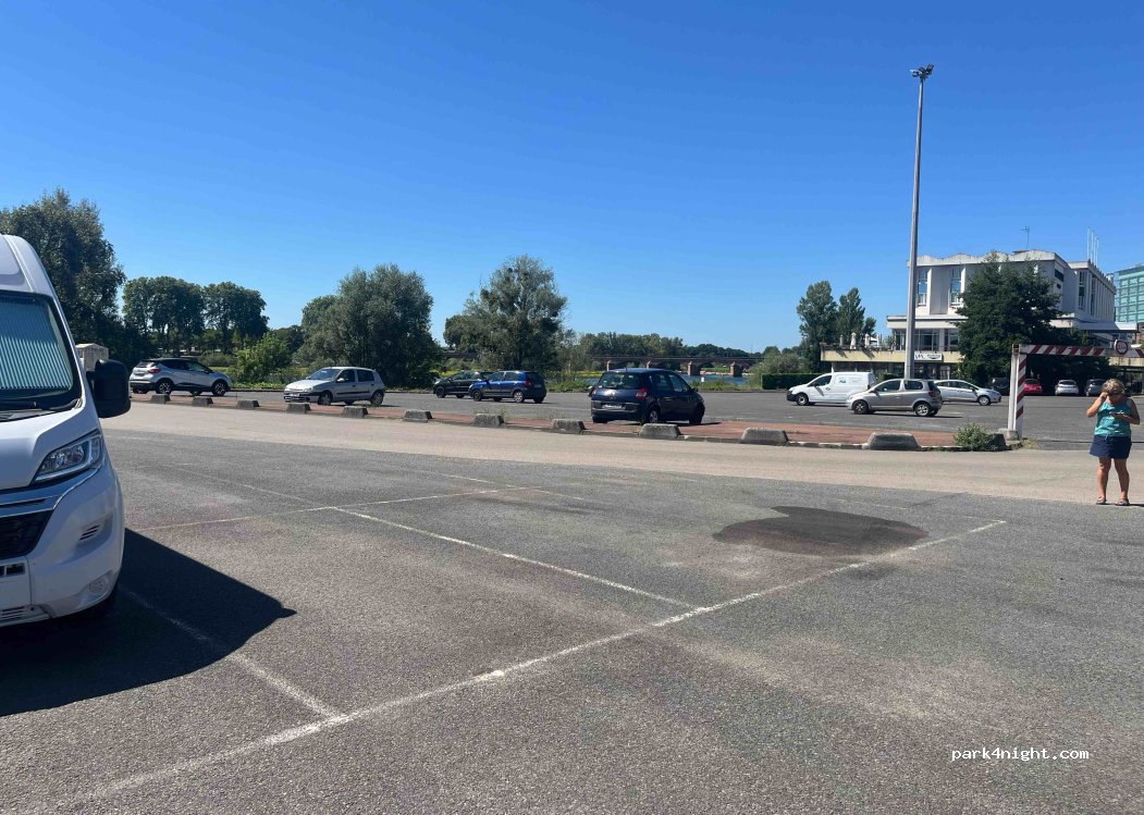 (58000) Nevers - 1 Port de Médine — foto 2