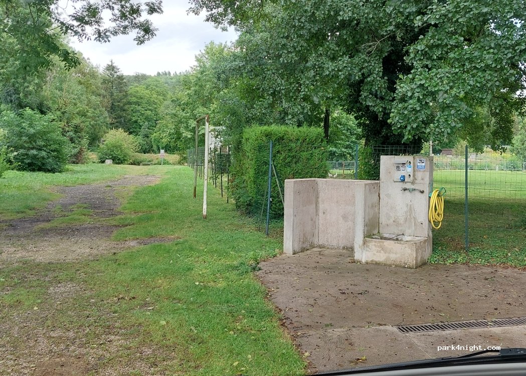 Aire de camping-cars Saint Mihiel — foto 3