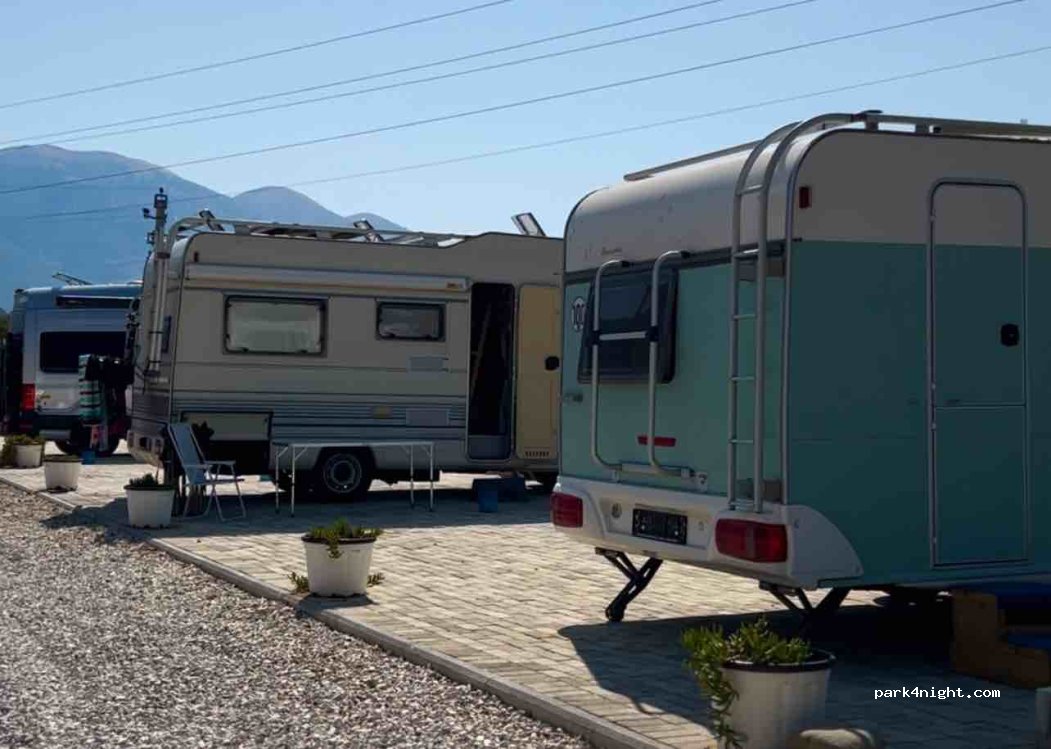 Caravan parking by Atlantid — foto