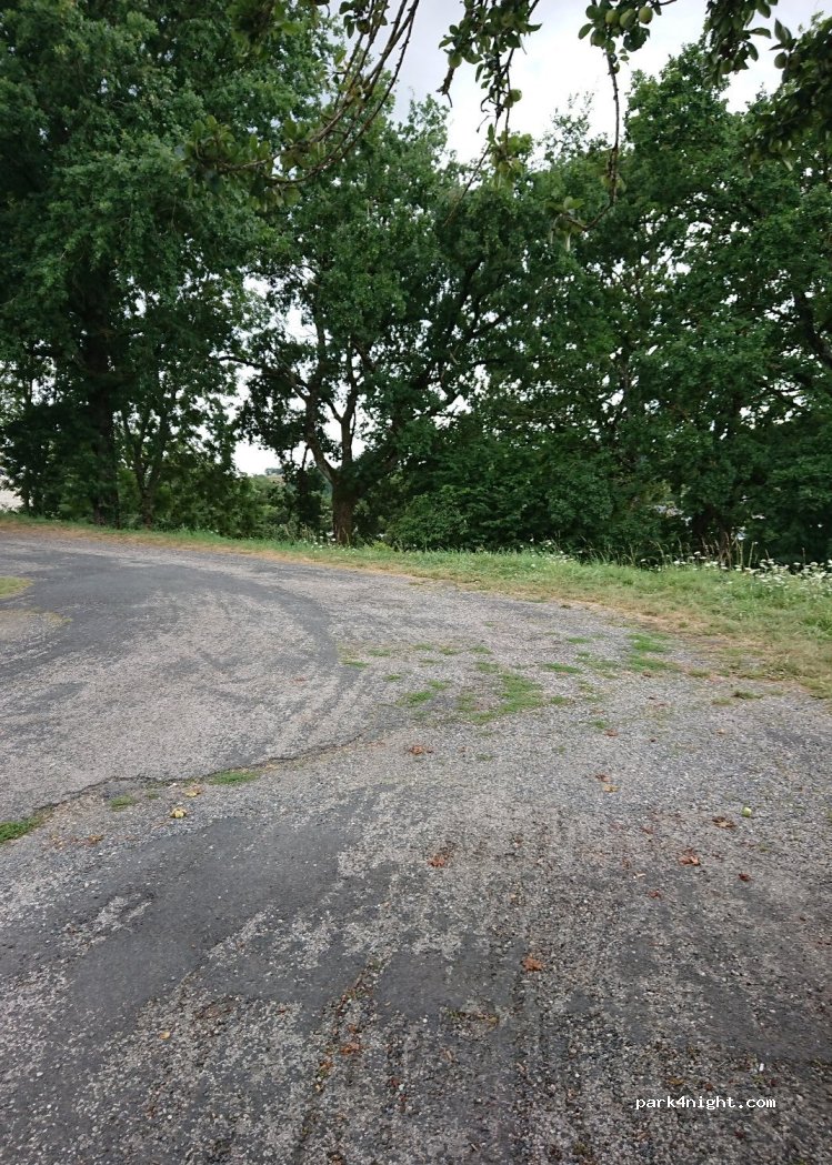 (12430) Villefranche-de-Panat - 47 Avenue du Lévézou — foto 2