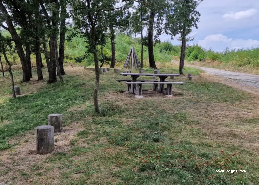(26750) Geyssans - Le Château Ouest — foto 2