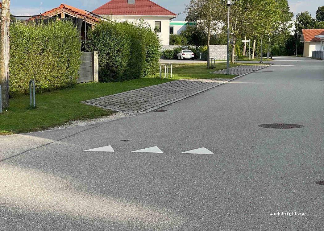 (83301) Traunreut - 1 Geschwister-Scholl-Straße — foto