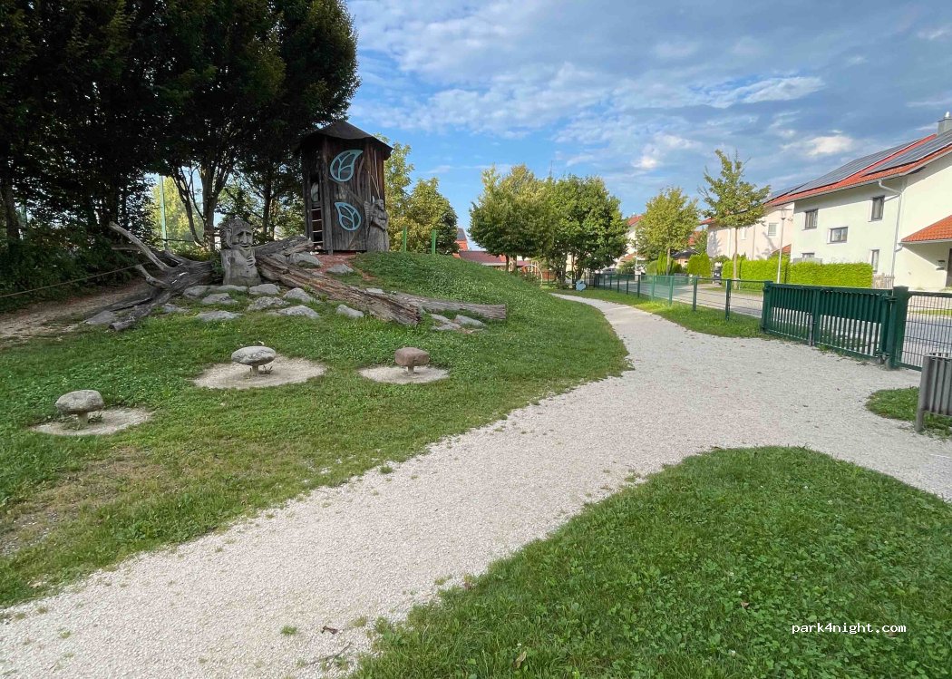 (83301) Traunreut - 1 Geschwister-Scholl-Straße — foto 2