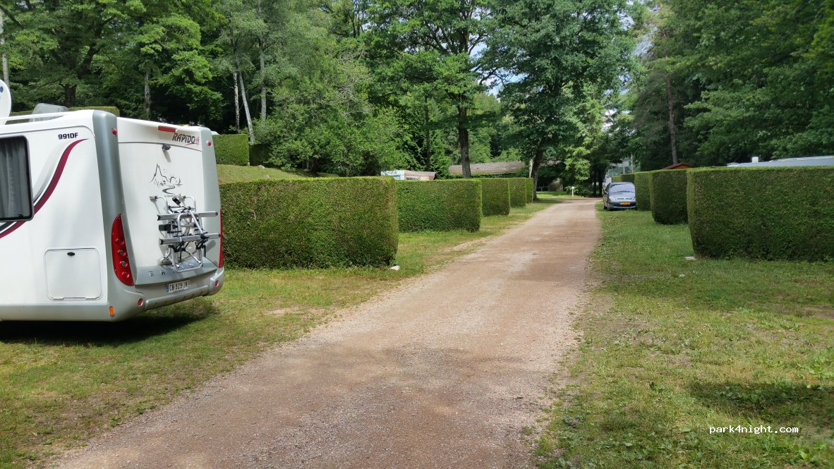 Camping et Chalets Plage des Settons — foto