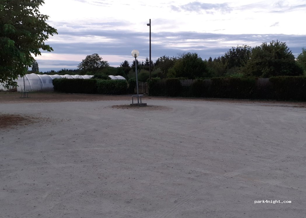 (37340) Hommes - 35 Rue de Langeais — foto