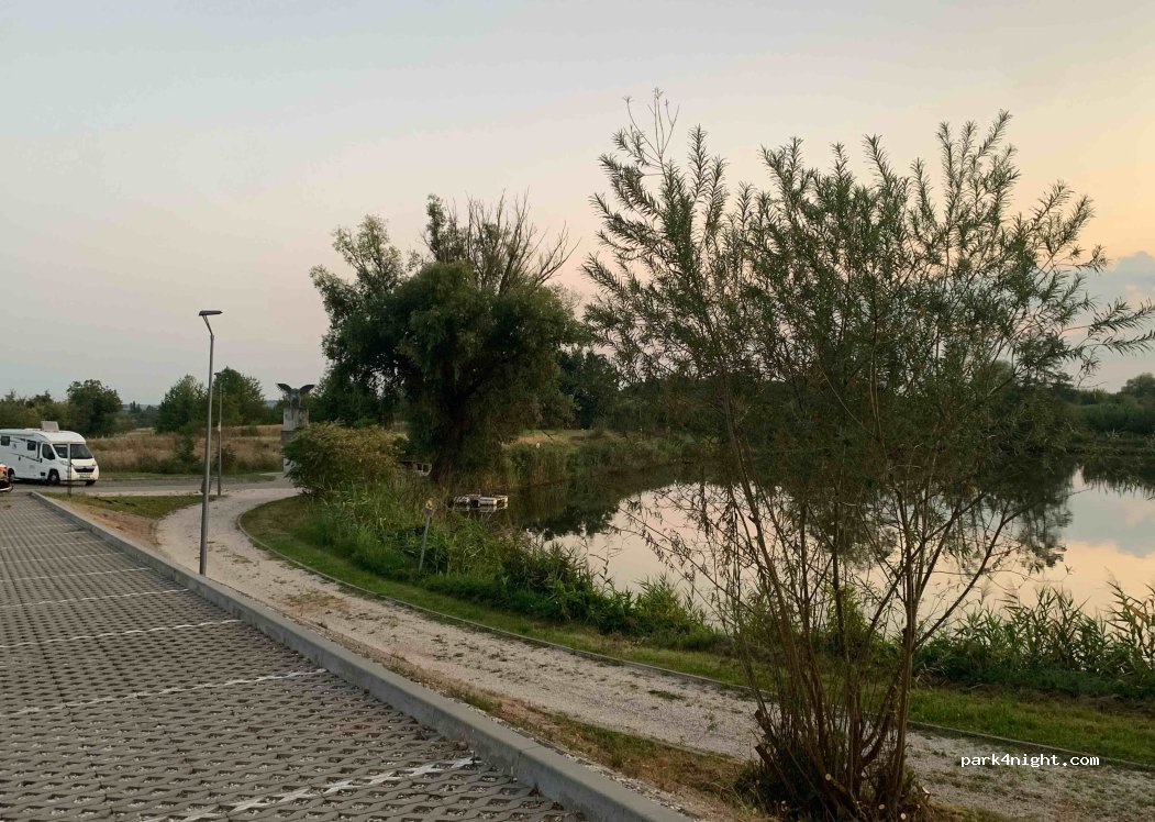 (28-100) Bronina - Unnamed Road — foto 2