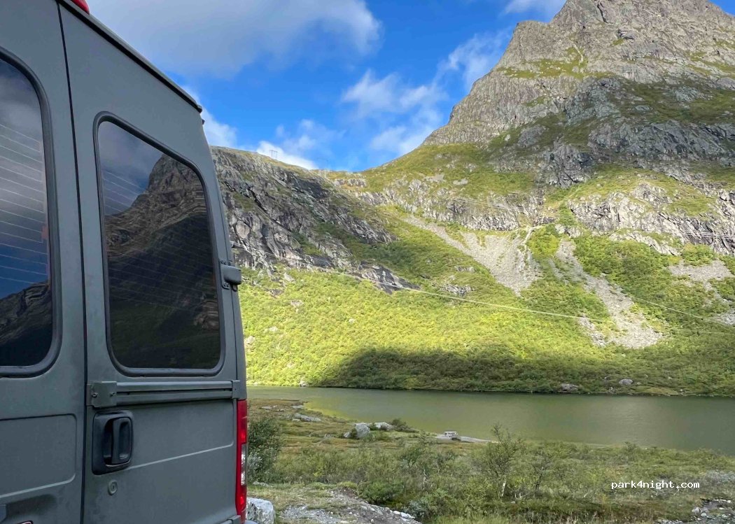 (6320) Isfjorden - Unnamed Road — foto