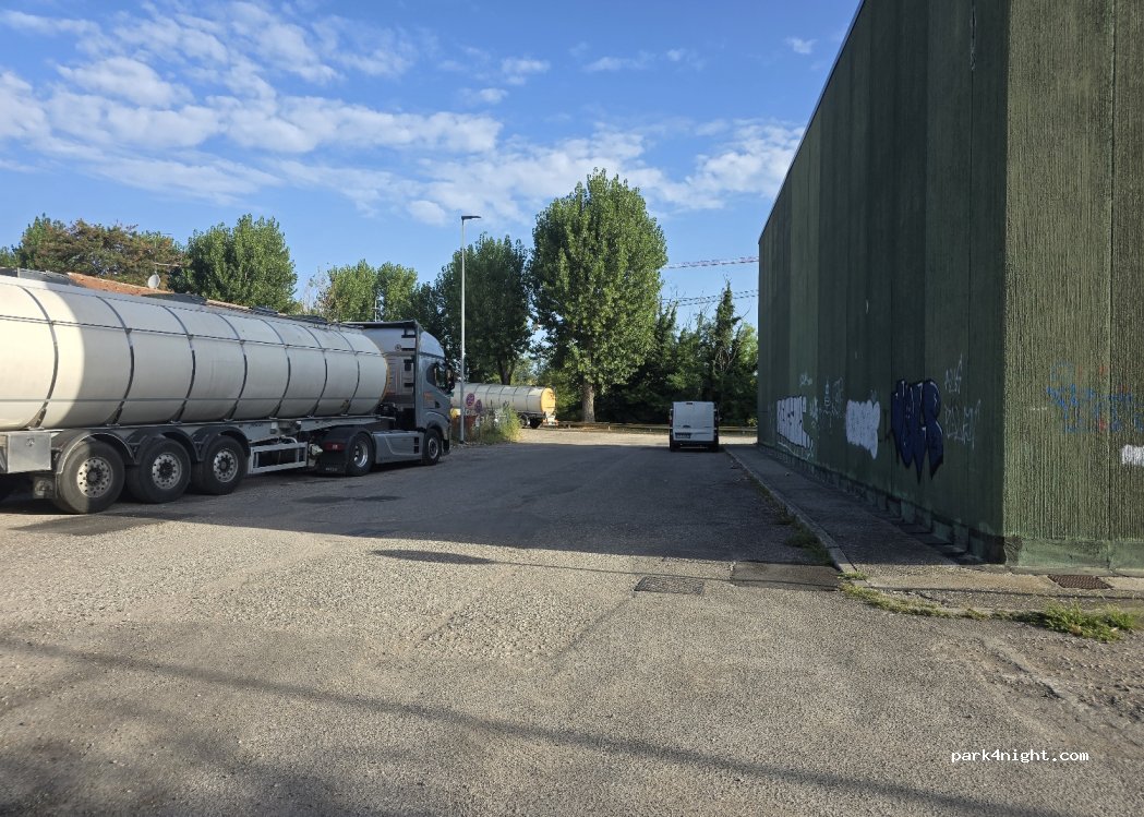 (37019) Peschiera del Garda - Unnamed Road — foto