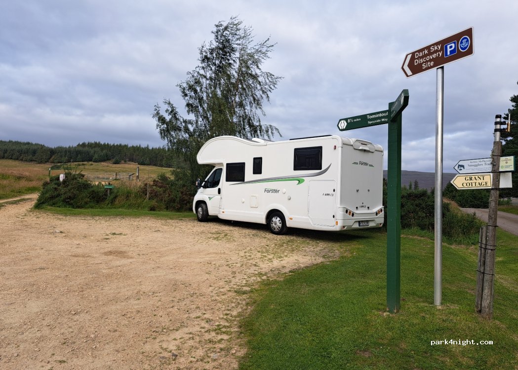 (AB37 9DJ) Ballindalloch - Unnamed Road — foto