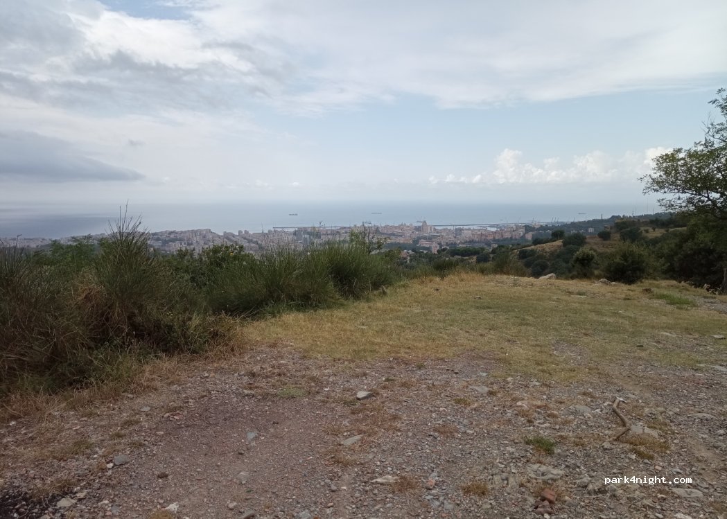 (16142) Genova - Via delle Rocche — foto
