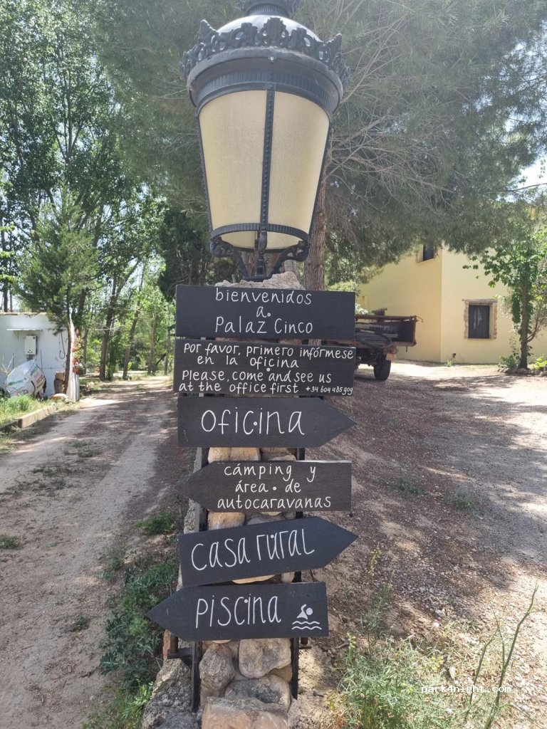 Palaz Cinco – Shaded Camper Pitches & Sunny Pool — foto 4