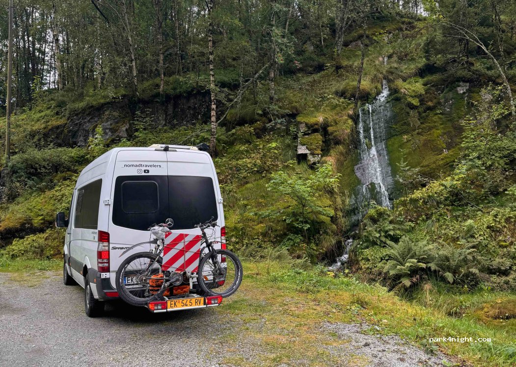 (6843) Skei i Jølster - 102 Førsvegen — foto