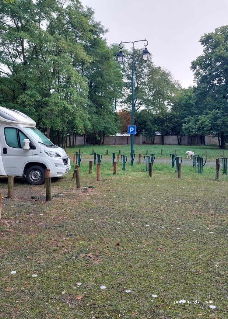 (92500) Rueil-Malmaison - 3 Avenue du Château de la Malmaison — foto 2