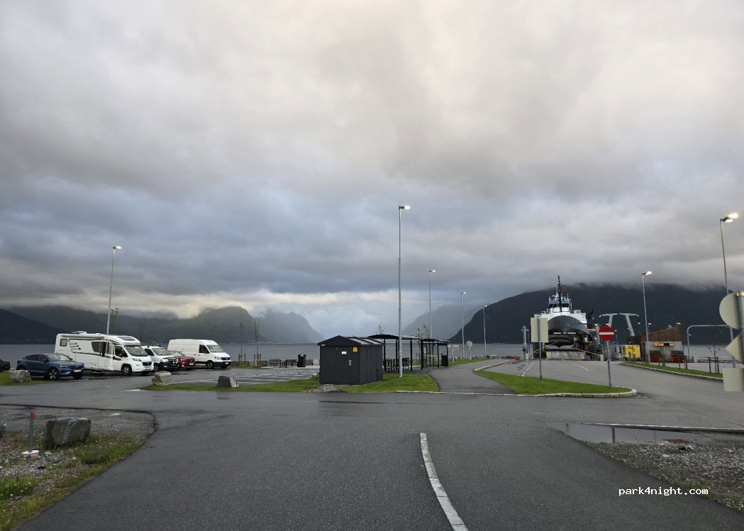 (6037) Eidsnes - E39 — foto