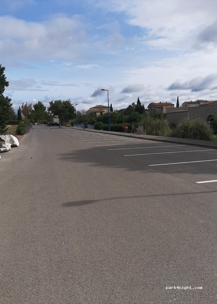 (11090) Berriac - 5 Avenue des Platanes — foto