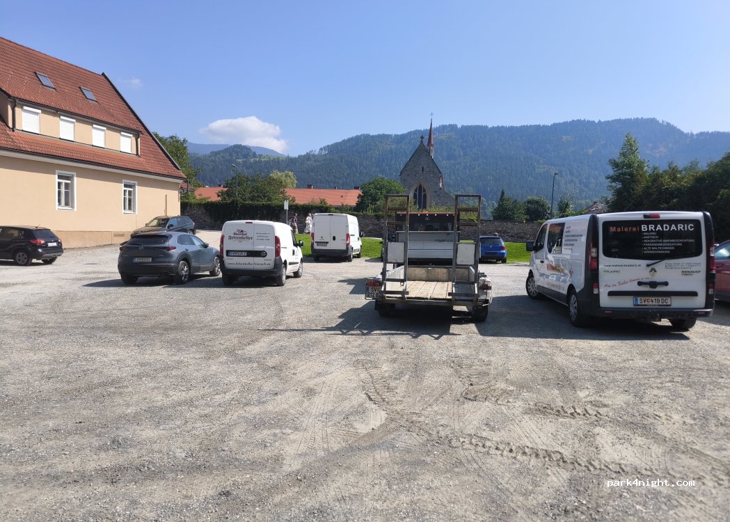 Am Parkplatz in der Neumarkterstraße — foto