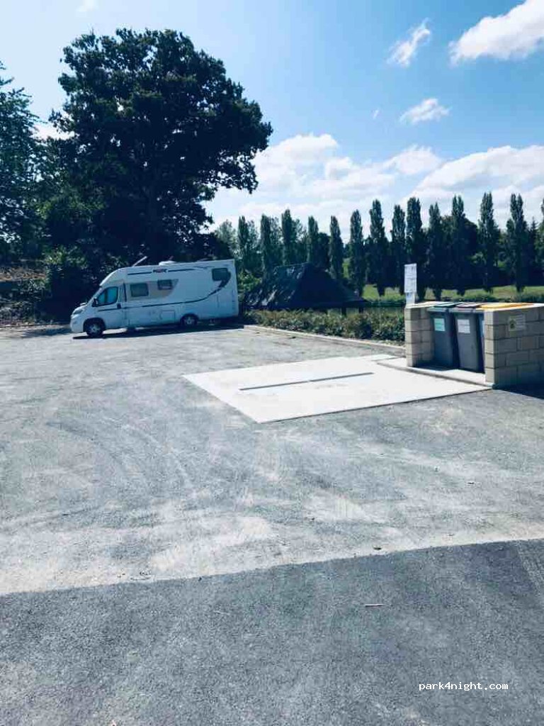 (50600) Lapenty - Le Bourg — foto