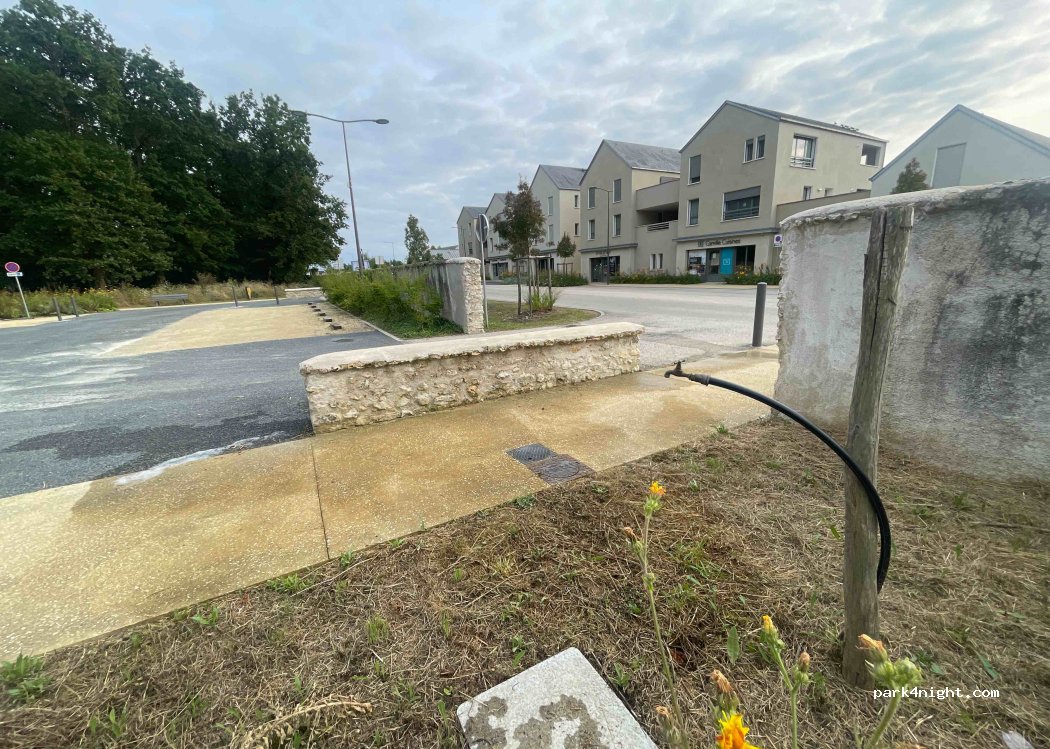 (37360) Neuillé-Pont-Pierre - 8 Avenue du Général de Gaulle — foto 3