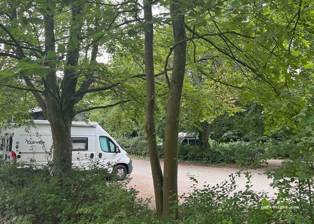 (M33 2LX) Sale - Rifle Rd — foto 2