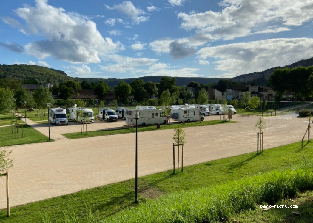 Aire de camping-cars Saint-Géry — foto