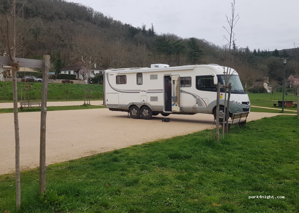 Aire de camping-cars Saint-Géry — foto 3
