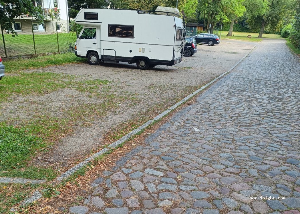 (17235) Neustrelitz - 11A Useriner Straße — foto