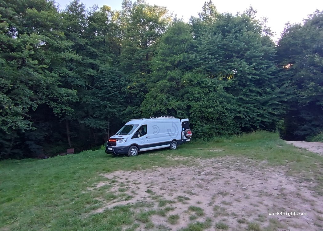 (913 22) Trenčianske Jastrabie - Unnamed Road — foto 2