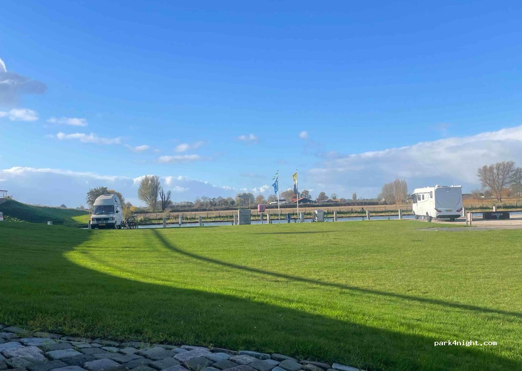 Camperplaats Jachthaven Marnemoende — foto 2