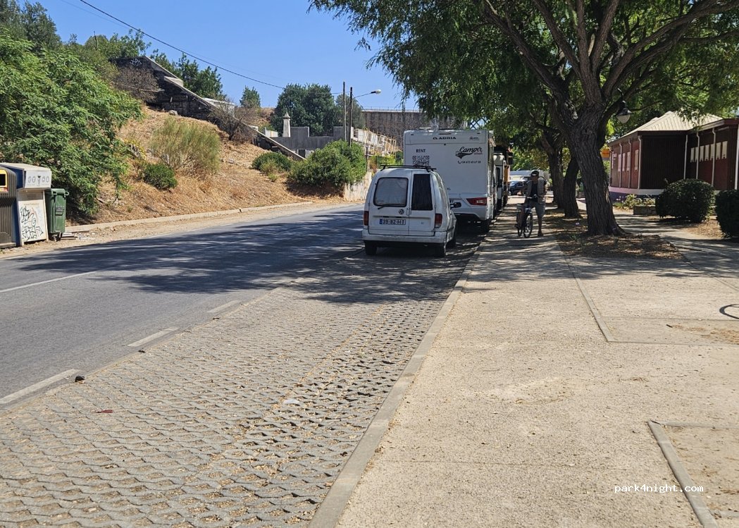 (8800-351) Tavira - 100Z Rua João Vaz Corte Real — foto 2